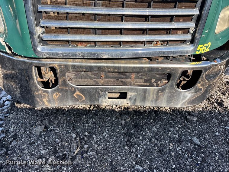 image for item YA2307 2013 Mack CXU613 semi truck