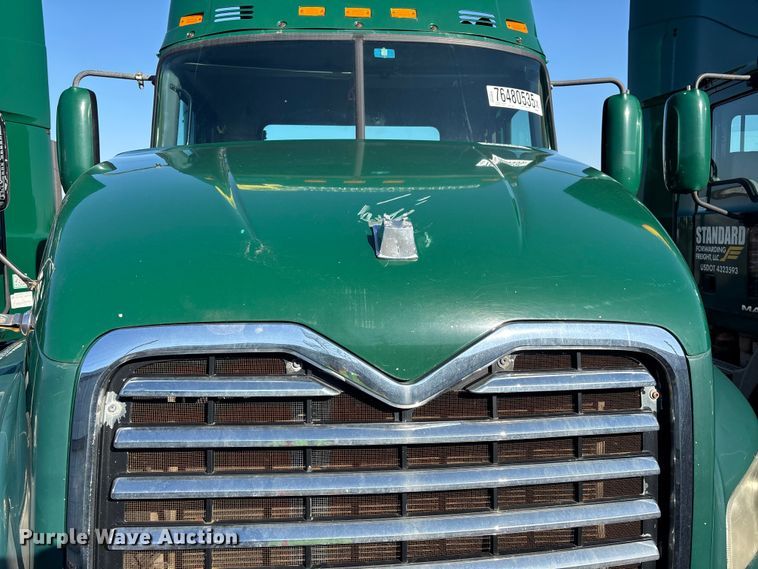 image for item YA2307 2013 Mack CXU613 semi truck