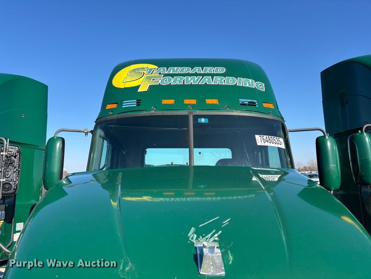 image for item YA2307 2013 Mack CXU613 semi truck