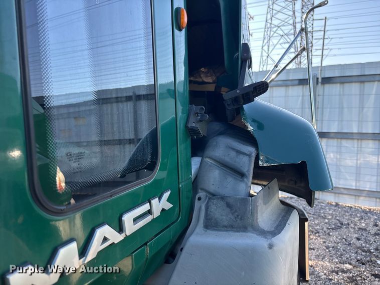 image for item YA2307 2013 Mack CXU613 semi truck