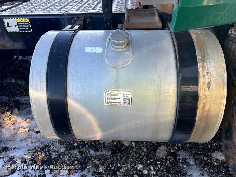 image for item YA2307 2013 Mack CXU613 semi truck