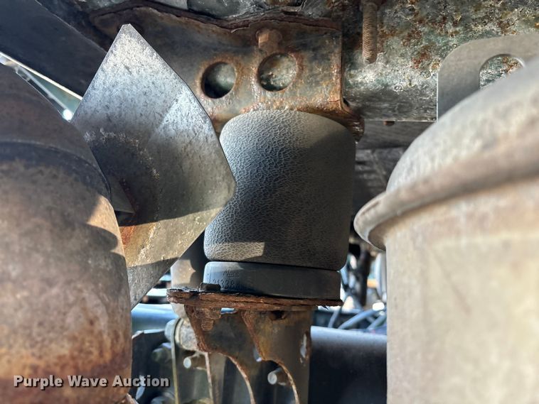 image for item YA2307 2013 Mack CXU613 semi truck