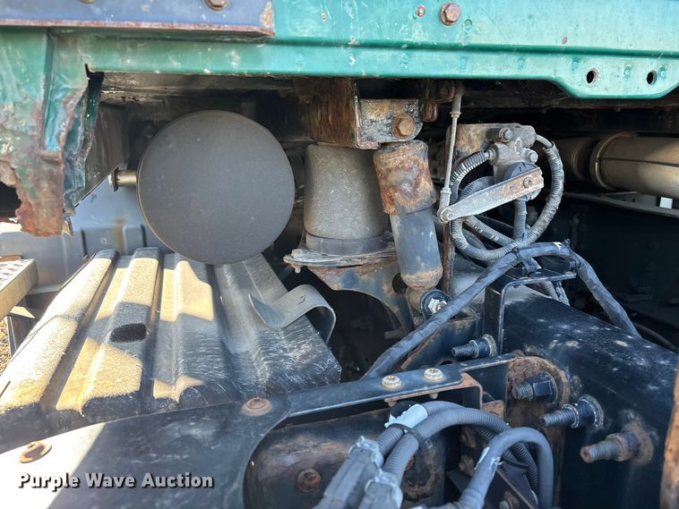 image for item YA2307 2013 Mack CXU613 semi truck