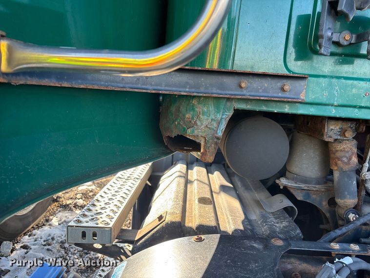 image for item YA2307 2013 Mack CXU613 semi truck