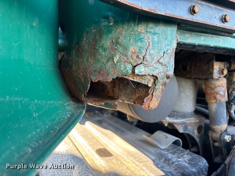 image for item YA2307 2013 Mack CXU613 semi truck