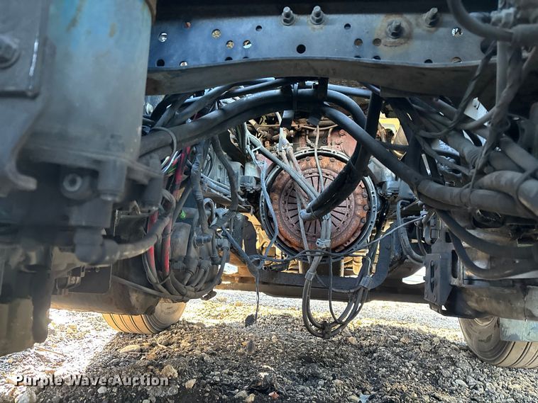 image for item YA2307 2013 Mack CXU613 semi truck