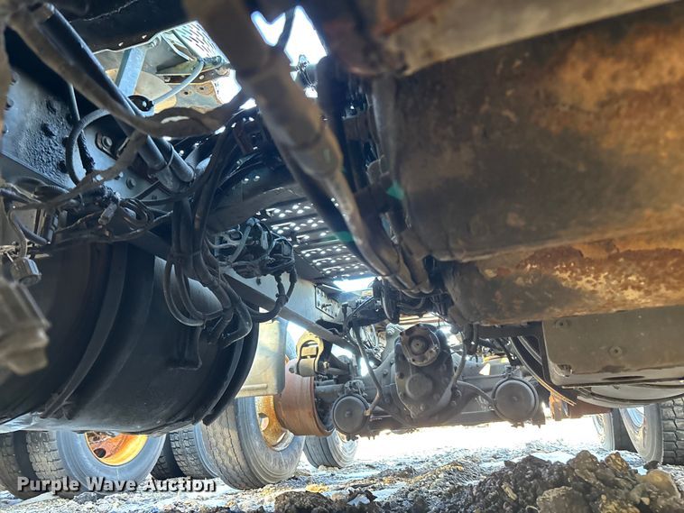 image for item YA2307 2013 Mack CXU613 semi truck