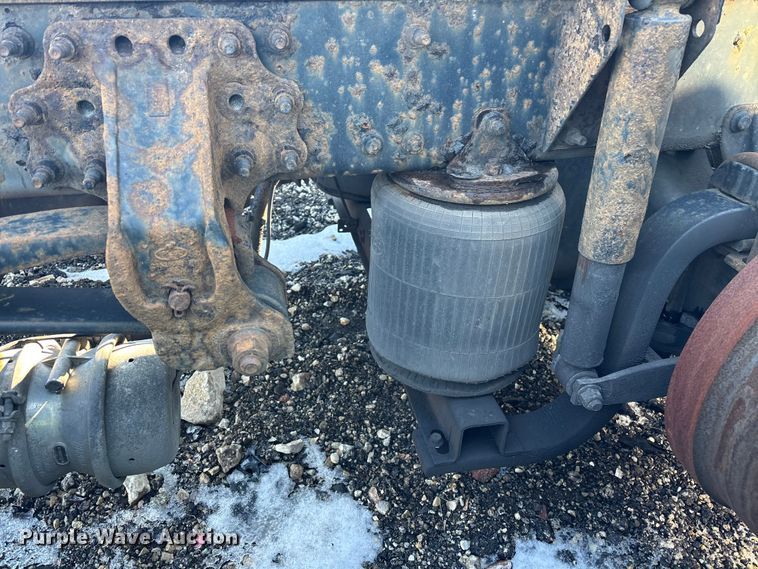 image for item YA2307 2013 Mack CXU613 semi truck