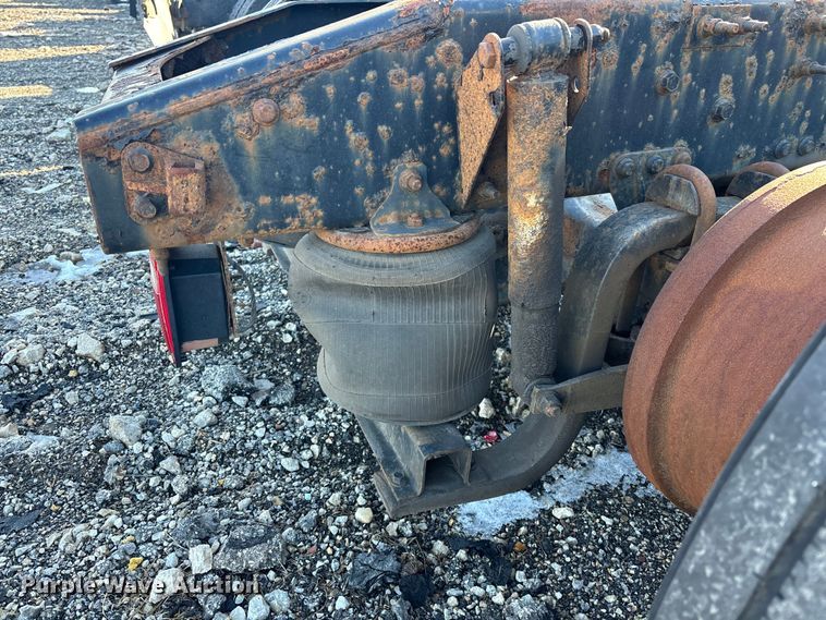 image for item YA2307 2013 Mack CXU613 semi truck