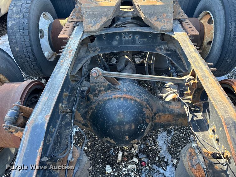 image for item YA2307 2013 Mack CXU613 semi truck