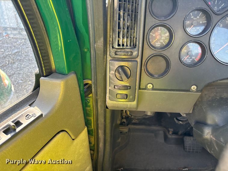 image for item YA2307 2013 Mack CXU613 semi truck