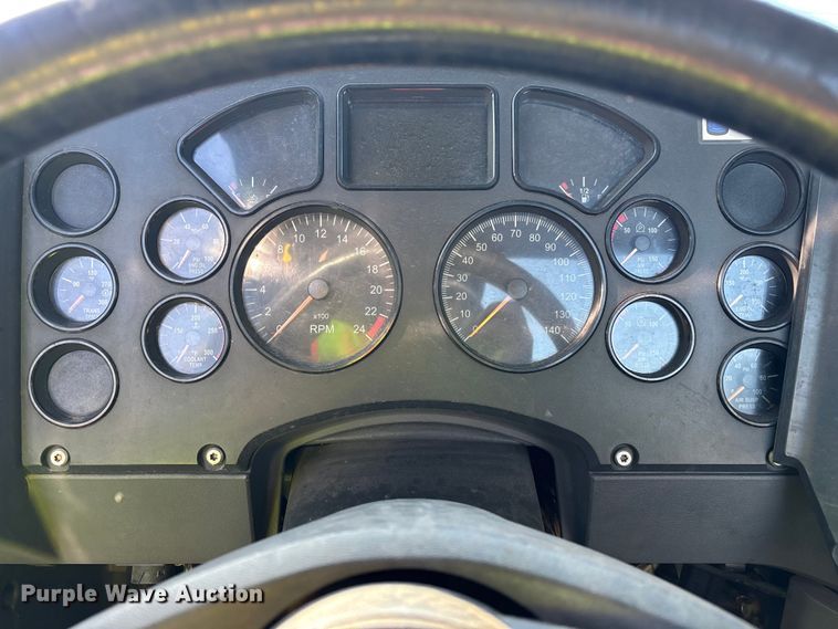 image for item YA2307 2013 Mack CXU613 semi truck