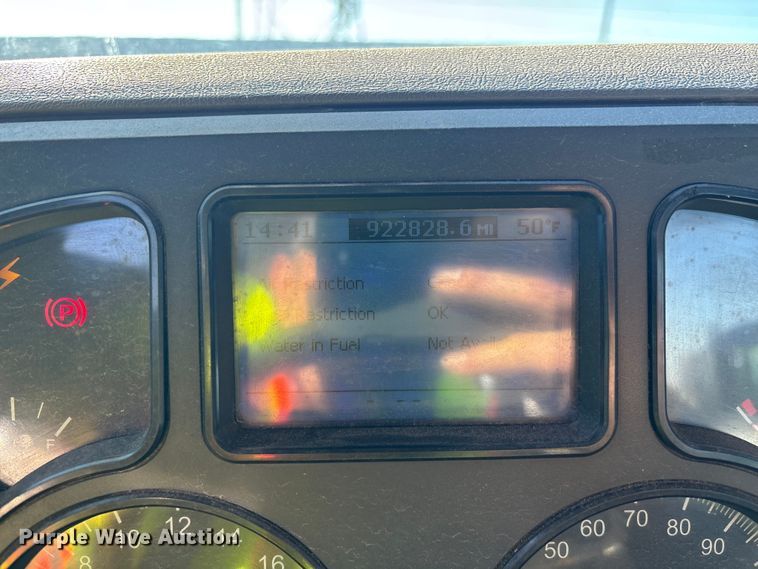 image for item YA2307 2013 Mack CXU613 semi truck