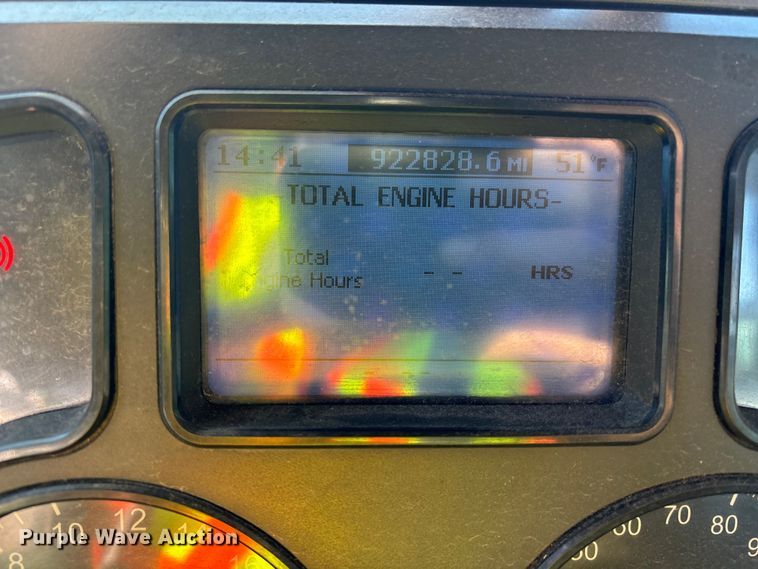 image for item YA2307 2013 Mack CXU613 semi truck