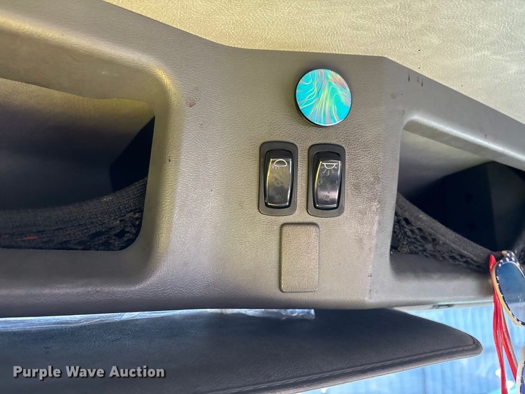 image for item YA2307 2013 Mack CXU613 semi truck