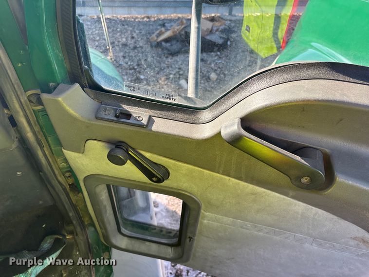 image for item YA2307 2013 Mack CXU613 semi truck