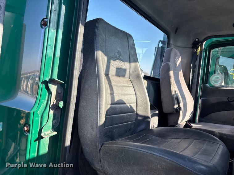 image for item YA2307 2013 Mack CXU613 semi truck