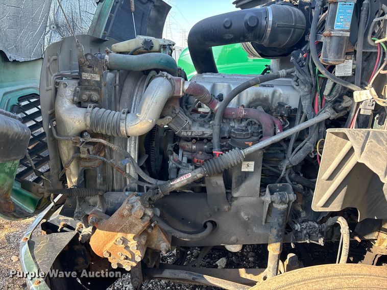 image for item YA2307 2013 Mack CXU613 semi truck