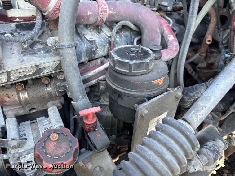 image for item YA2307 2013 Mack CXU613 semi truck