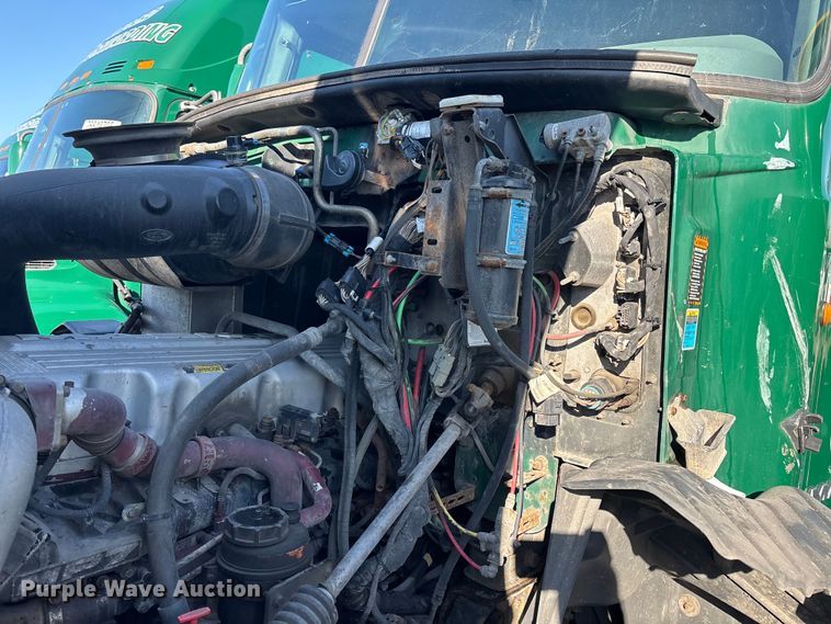 image for item YA2307 2013 Mack CXU613 semi truck