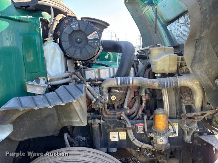 image for item YA2307 2013 Mack CXU613 semi truck