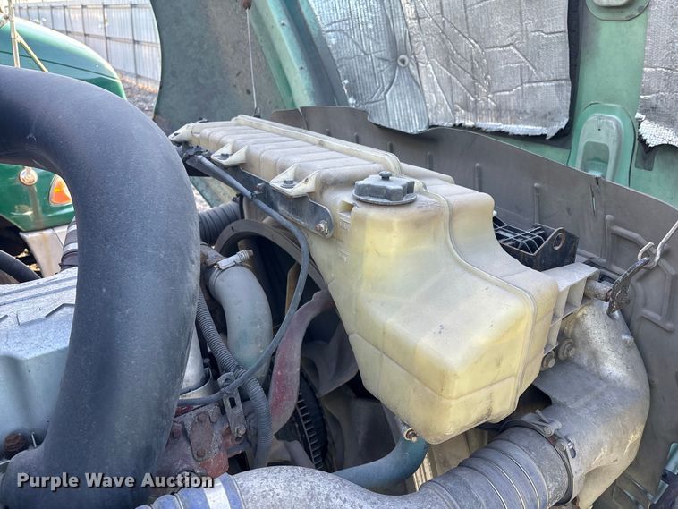 image for item YA2307 2013 Mack CXU613 semi truck