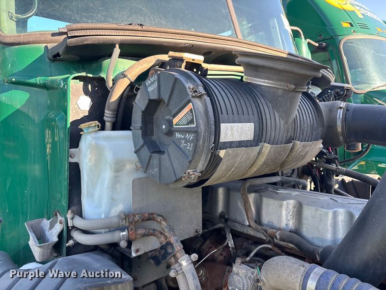 image for item YA2307 2013 Mack CXU613 semi truck