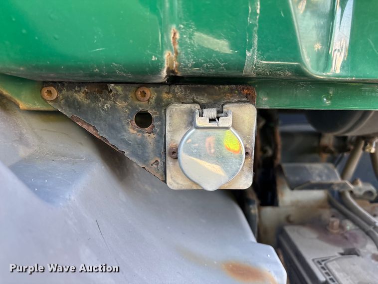 image for item YA2307 2013 Mack CXU613 semi truck