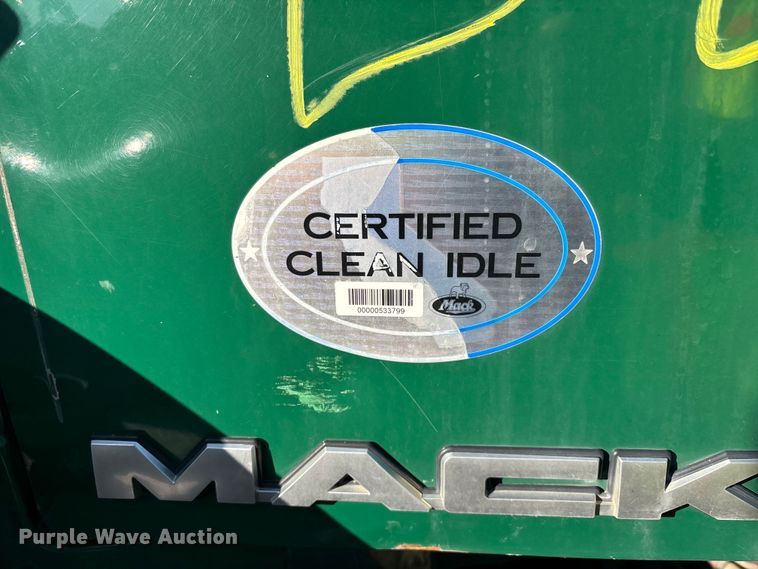 image for item YA2307 2013 Mack CXU613 semi truck