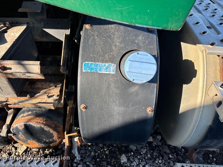 image for item YA2307 2013 Mack CXU613 semi truck