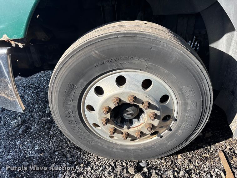 image for item YA2307 2013 Mack CXU613 semi truck