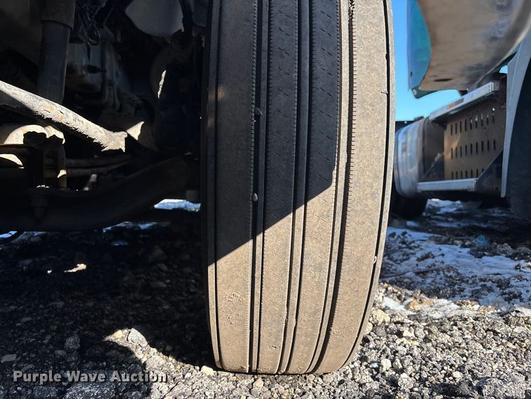 image for item YA2307 2013 Mack CXU613 semi truck