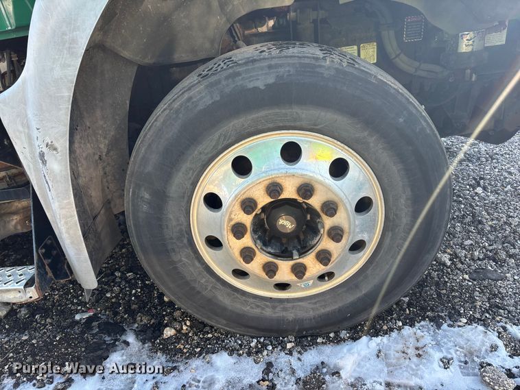 image for item YA2307 2013 Mack CXU613 semi truck