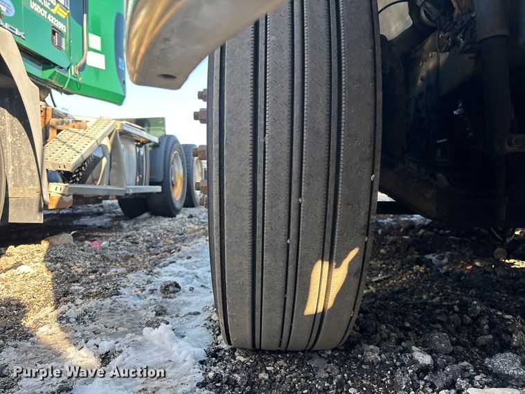 image for item YA2307 2013 Mack CXU613 semi truck