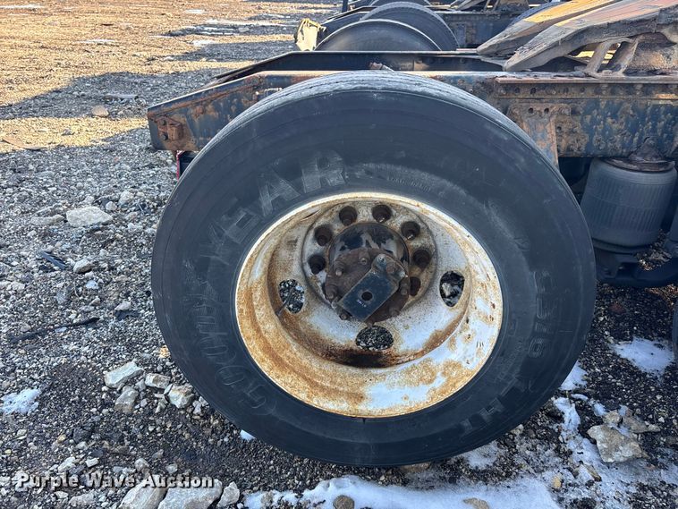 image for item YA2307 2013 Mack CXU613 semi truck