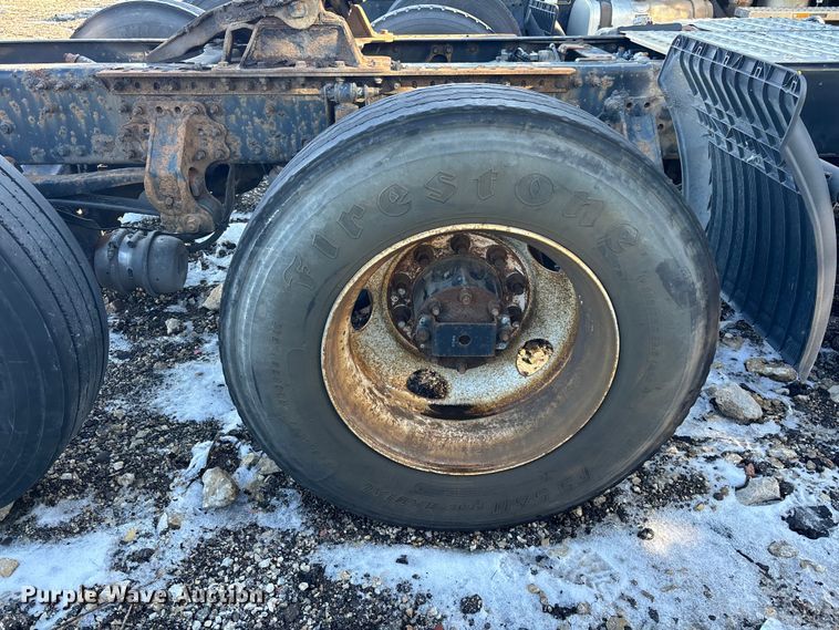 image for item YA2307 2013 Mack CXU613 semi truck