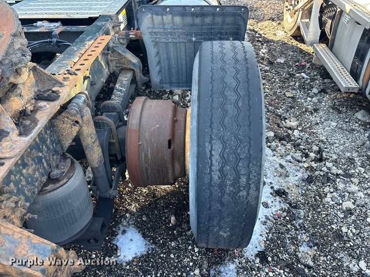 image for item YA2307 2013 Mack CXU613 semi truck