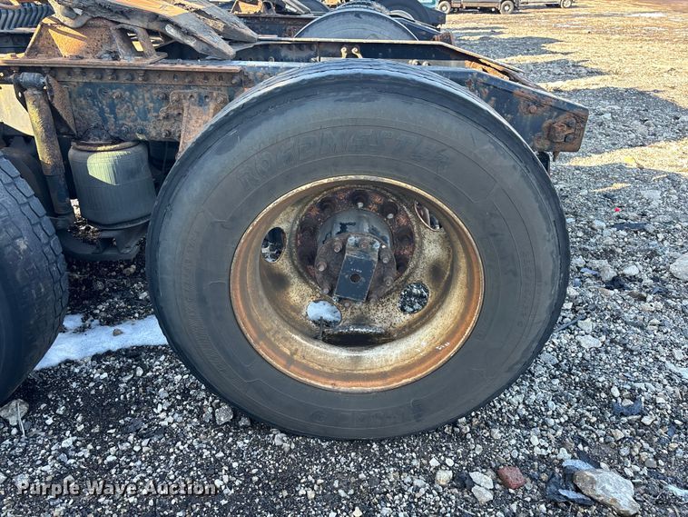 image for item YA2307 2013 Mack CXU613 semi truck