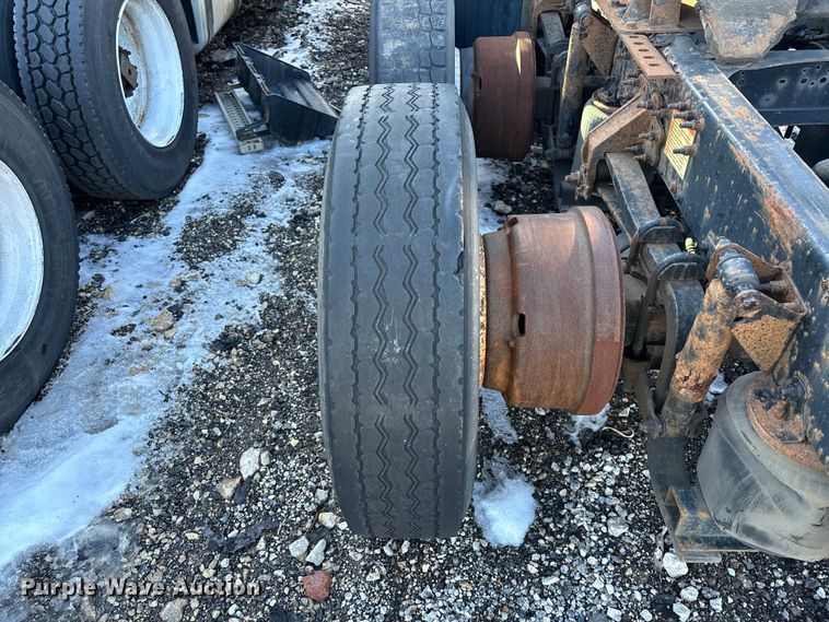 image for item YA2307 2013 Mack CXU613 semi truck