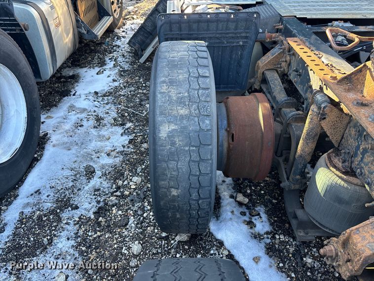 image for item YA2307 2013 Mack CXU613 semi truck