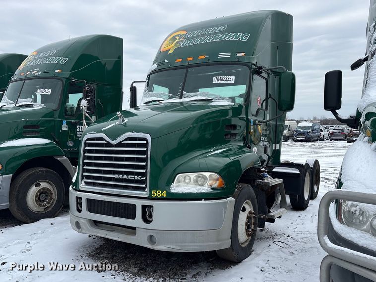 image for item YA2308 2013 Mack CXU613 semi truck