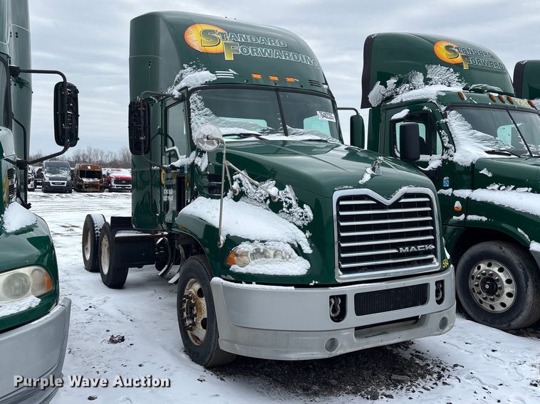 image for item YA2308 2013 Mack CXU613 semi truck