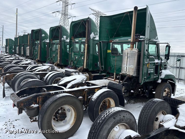 image for item YA2308 2013 Mack CXU613 semi truck