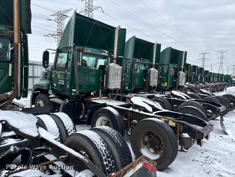 image for item YA2308 2013 Mack CXU613 semi truck