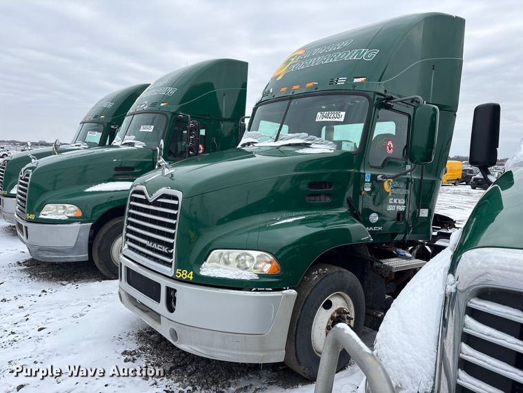 image for item YA2308 2013 Mack CXU613 semi truck