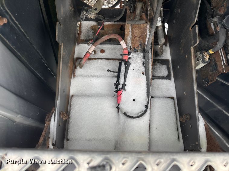 image for item YA2308 2013 Mack CXU613 semi truck