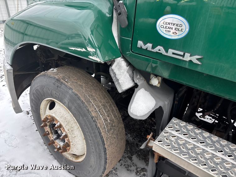 image for item YA2308 2013 Mack CXU613 semi truck