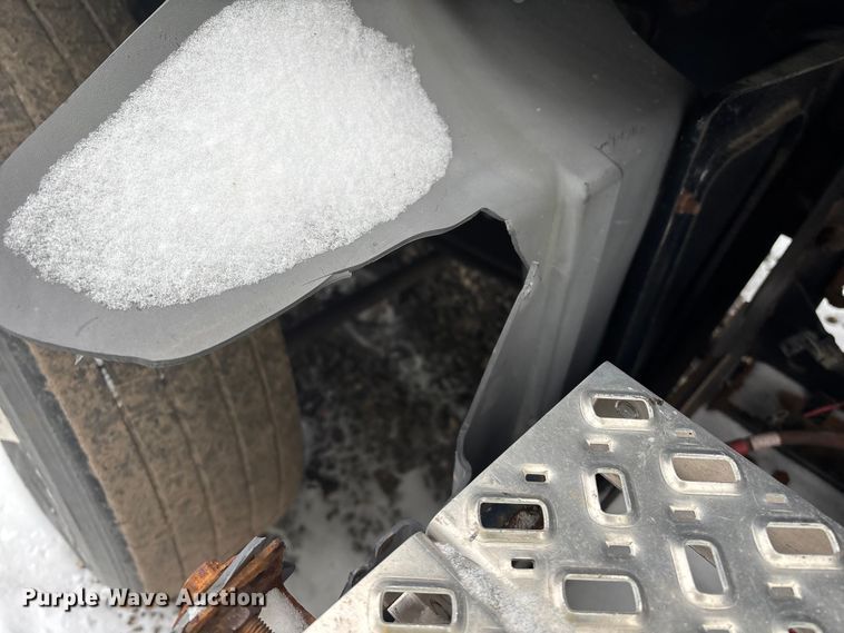 image for item YA2308 2013 Mack CXU613 semi truck