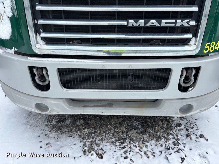 image for item YA2308 2013 Mack CXU613 semi truck