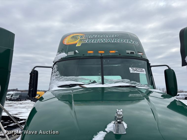 image for item YA2308 2013 Mack CXU613 semi truck